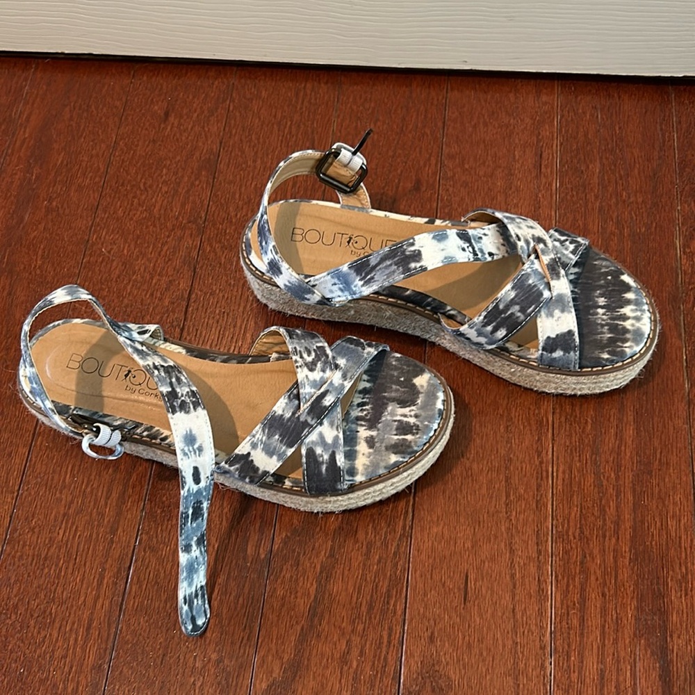 Tie dye strap platform sandals